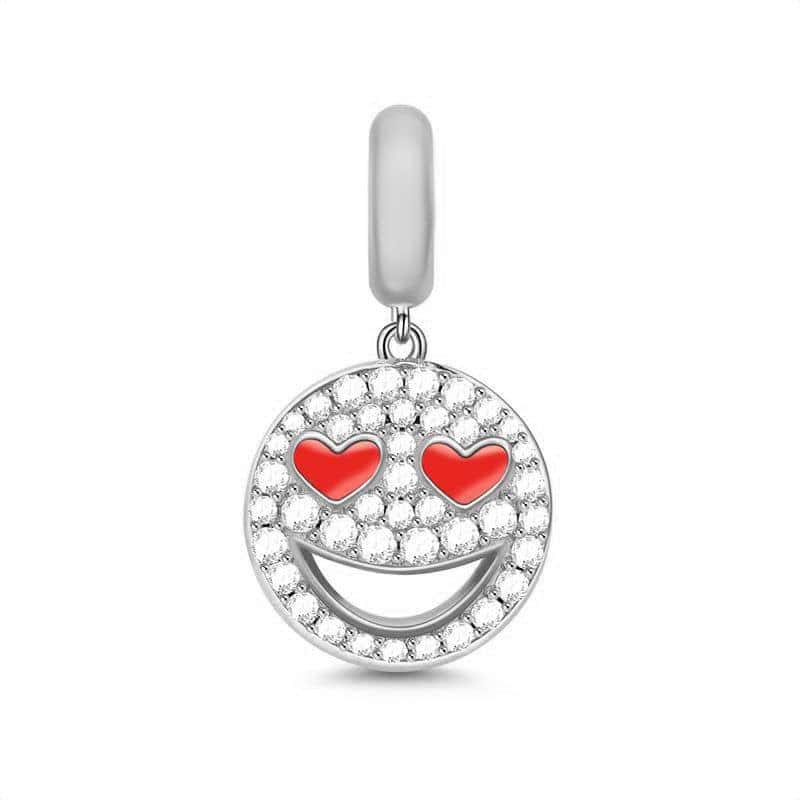 Product Afbeelding Vooraanzicht van onze super schattige smiley met rode hartjes van emaille. De bedel is volledig ingezet met zirkonia steentjes en 925 sterling zilver.