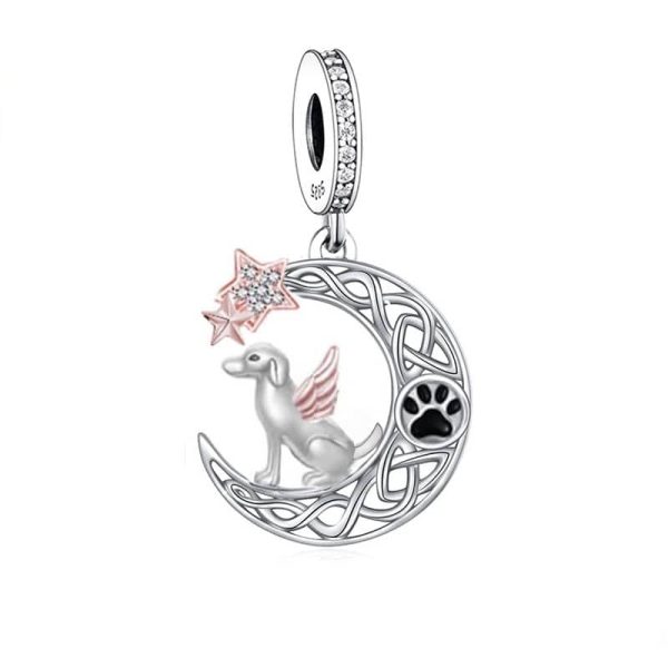 Product Afbeelding Vooraanzicht van onze prachte bedel hondje met engel vleugels. Als herinnering aan je trouwe viervoeter. Gemaakt van 925 sterling zilver met laagjes rose goud en een zwarte emaille voetprint