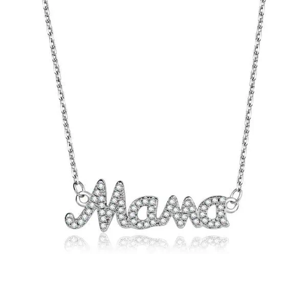 Prodeuct Afbeelding Vooraanzicht van onze prachtige ketting mama met zirkonia steentjes. De ketting is vastgemaakt aan het woord mama en is gemaakt van 925 sterling zilver.